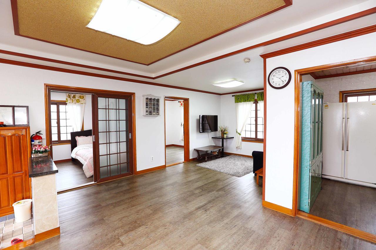Gyeryonggil Pension เมืองเชจู ภายนอก รูปภาพ